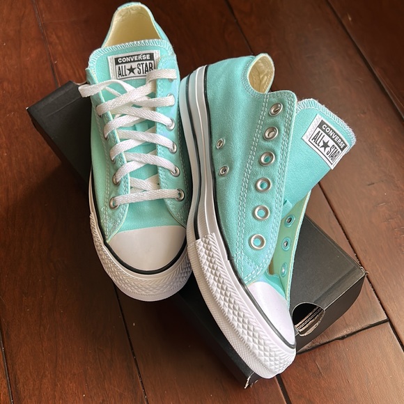 Converse💕NIB💕Aruba Blue💕Unisex 💕Mens 7💕Women’s 9💕Sneakers - Picture 3 of 9